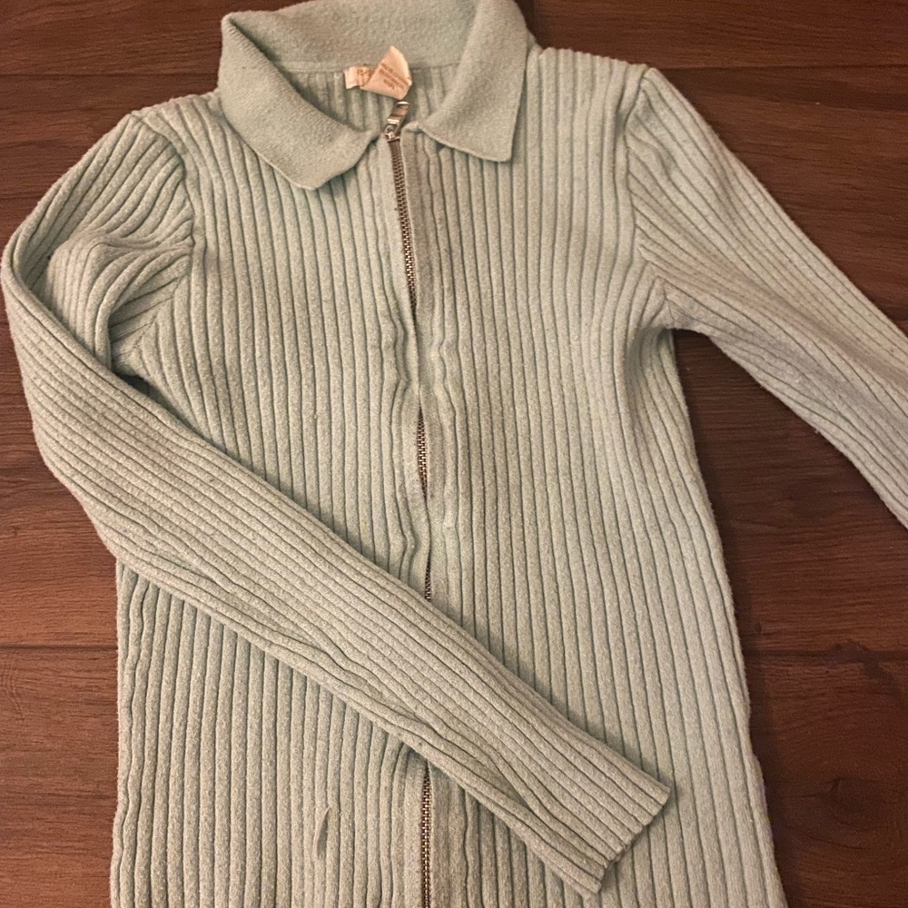 Forever 21 light green long sleeves top